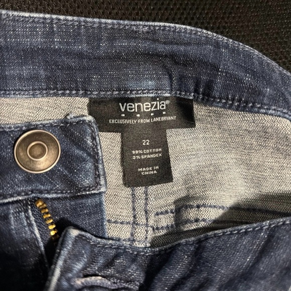 Lane Bryant Venezia plus sized Jean shorts - Picture 3 of 4